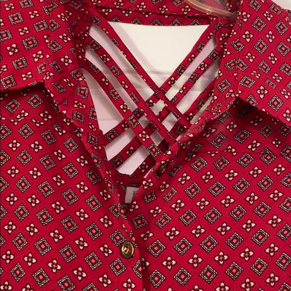 Unique top with cut-out design on the upper back —so cute! - Picture 7 of 13